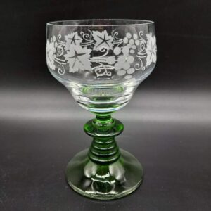 Roemer Glass German Wine. Pokaal rohelise jalaga